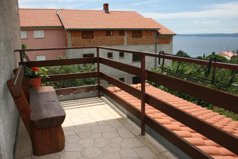 Three-Bedroom Apartment with Terrace and Sea View image 4
