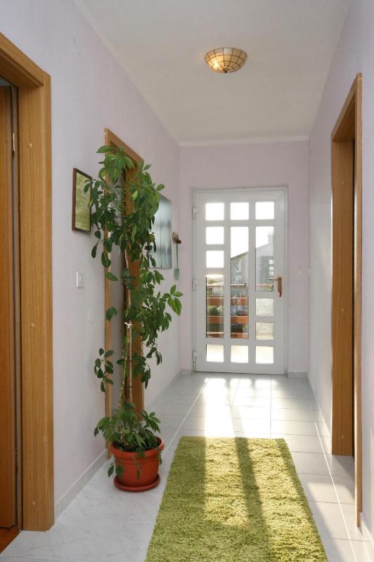 Three-Bedroom Apartment with Terrace and Sea View image 2