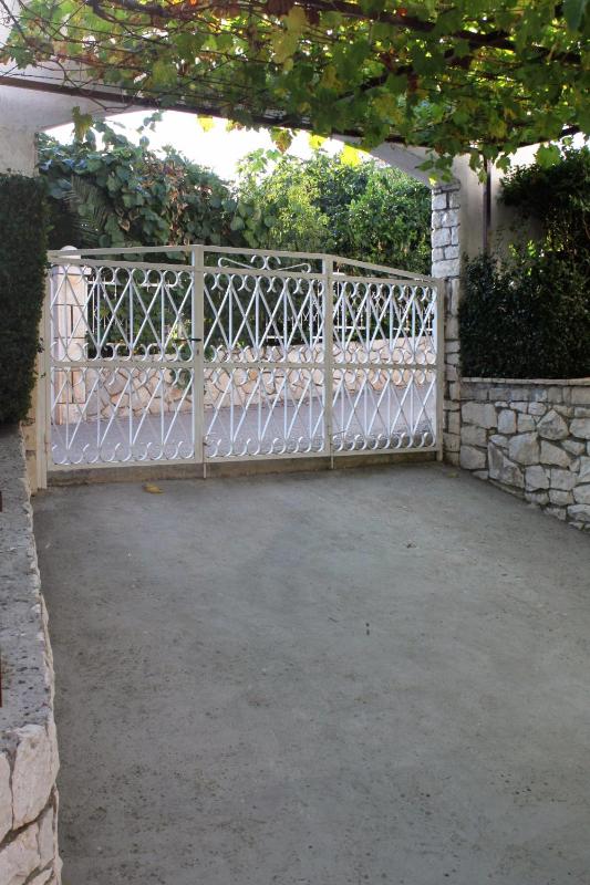 Apartments with parking space Supetar Brac - 5385 - image 29