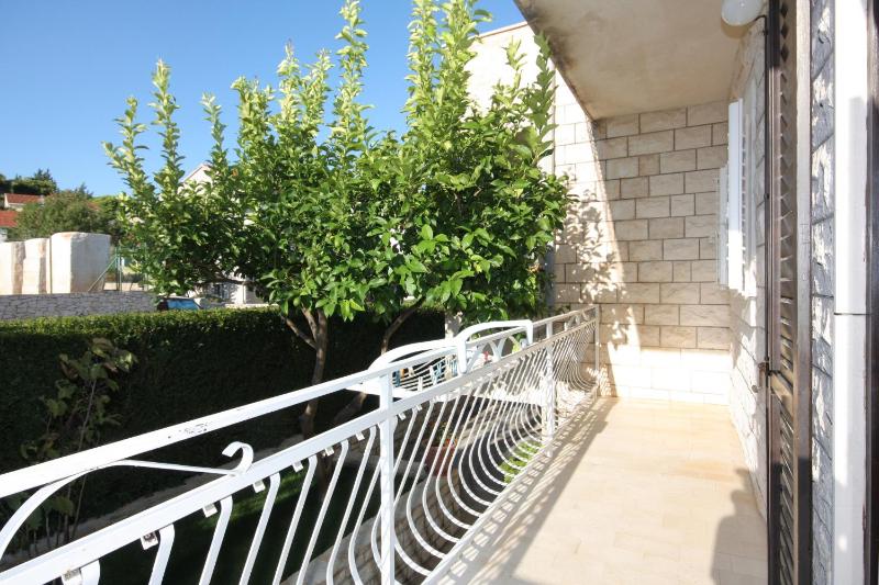 Apartments with parking space Supetar Brac - 5385 - image 5