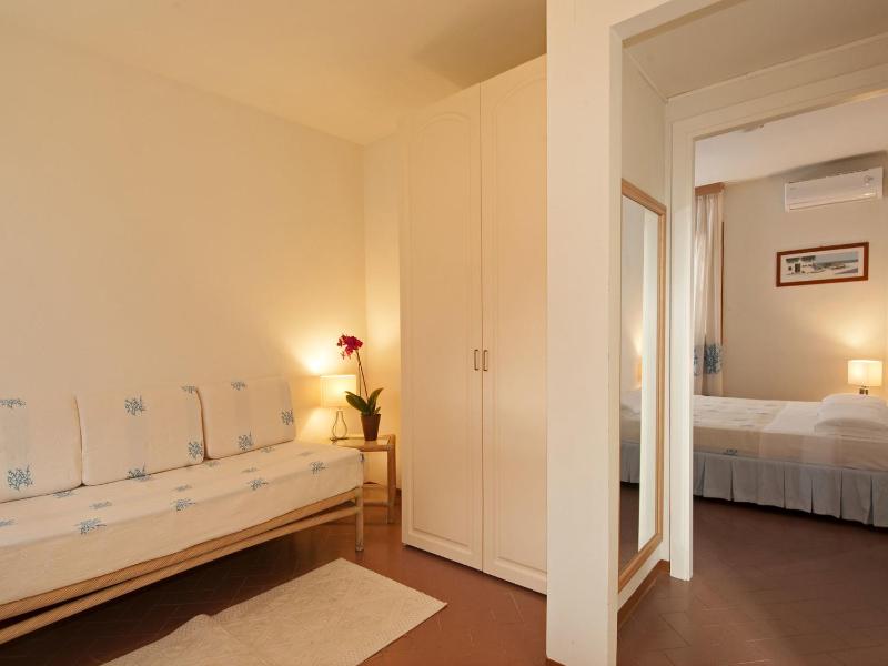Quadruple Room image 4