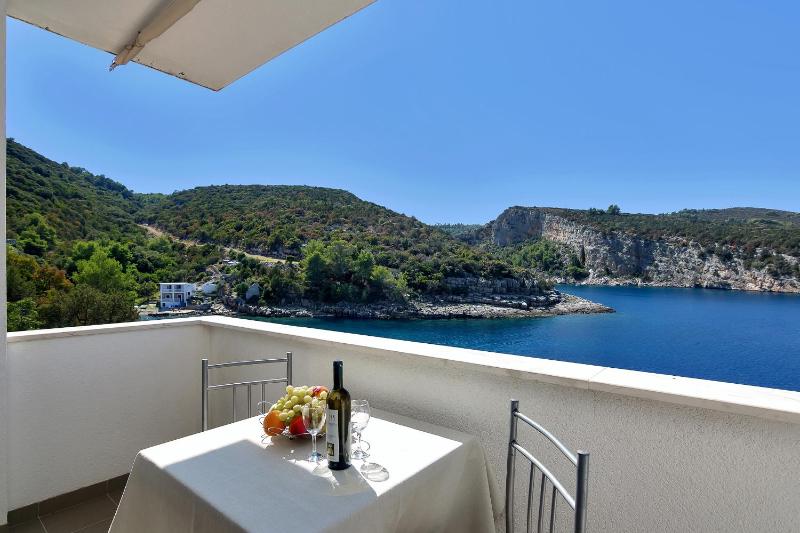 Studio with Terrace and Sea View image 3