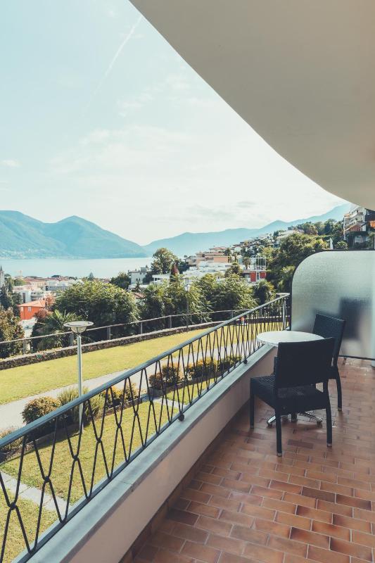 Superior Double Room with Lake View image 3