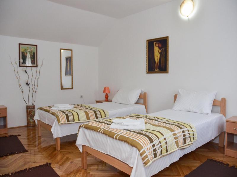 Studio Apartment image 3