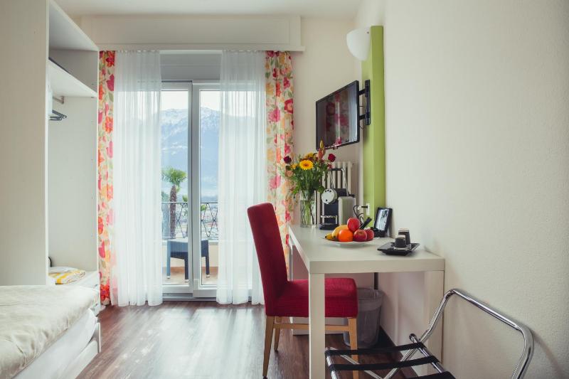 Comfort Single Room with Lake View image 1
