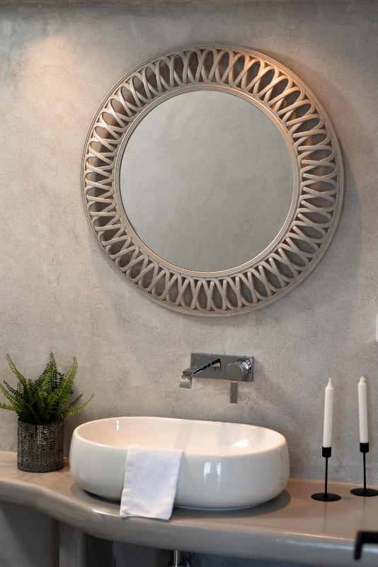 Suite with Hot Tub image 2