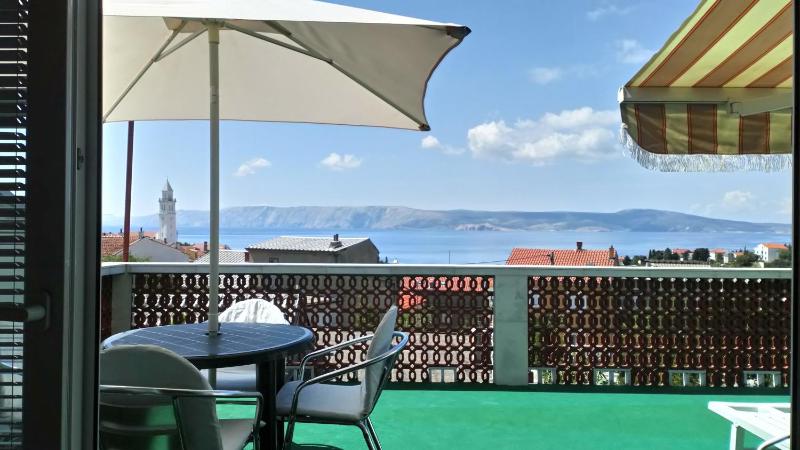 One-Bedroom Apartment with Terrace and Sea View image 3