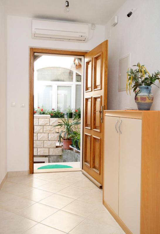 One-Bedroom Apartment with Balcony and Sea View image 2