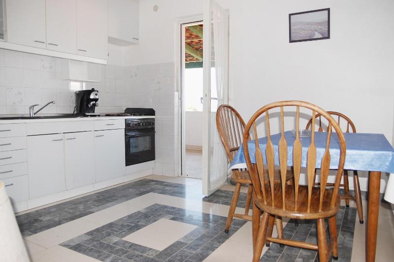 Apartments with WiFi Supetar Brac - 5667 - image 2