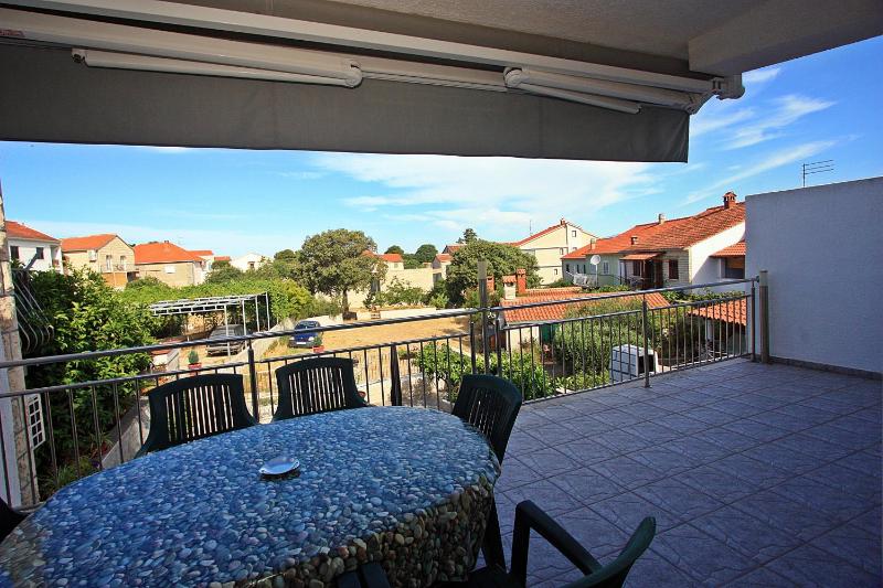 Three-Bedroom Apartment with Terrace and Sea View image 3