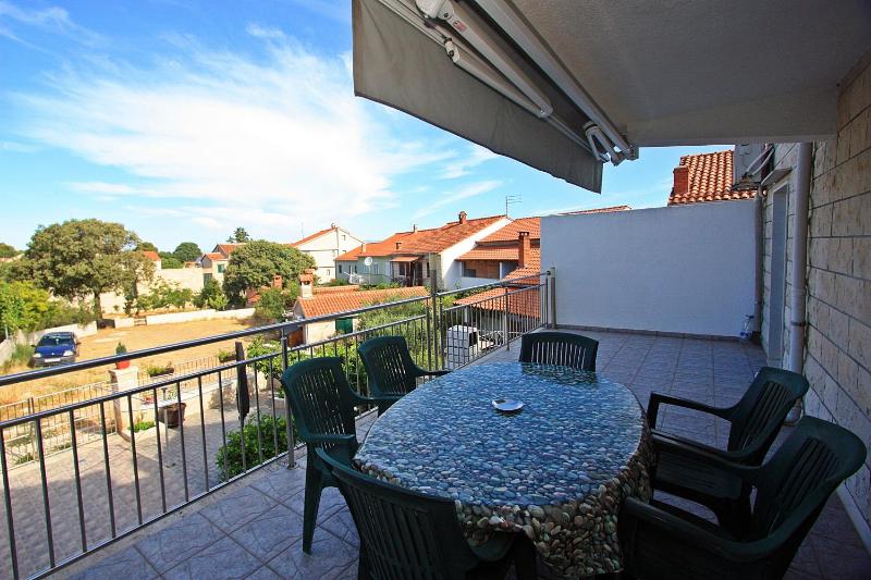 Three-Bedroom Apartment with Terrace and Sea View image 4