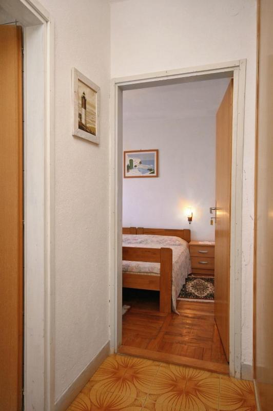 One-Bedroom Apartment with Balcony and Sea View image 2