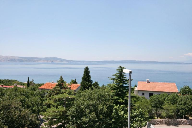 One-Bedroom Apartment with Balcony and Sea View image 3