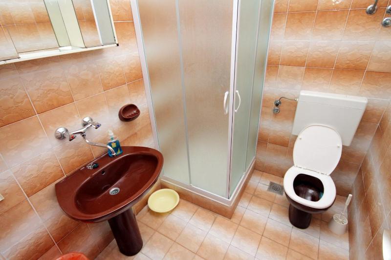 Triple Room Supetar 5658b - image 12