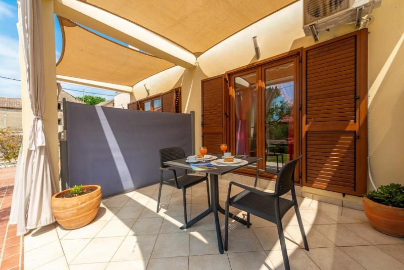 Studio with Terrace and Sea View image 3