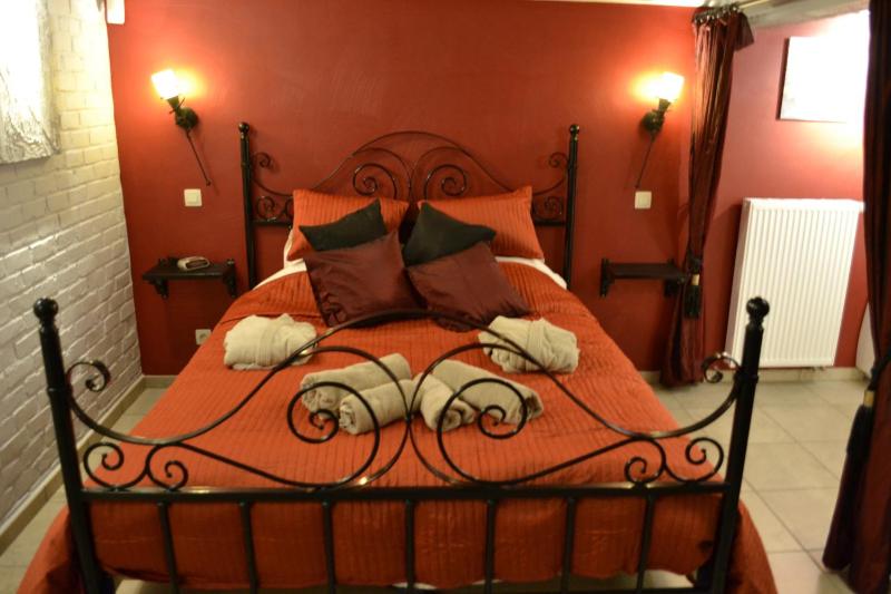 Deluxe Double Room with Bath image 3