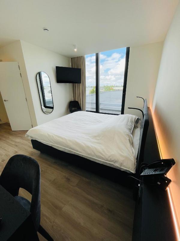 Prestige Double Room with Shower image 4