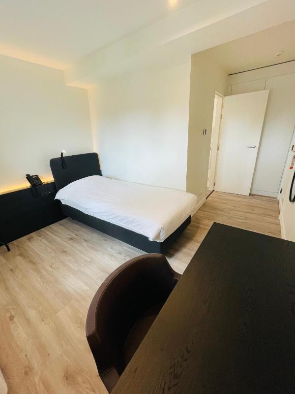 Standard Single Room image 4