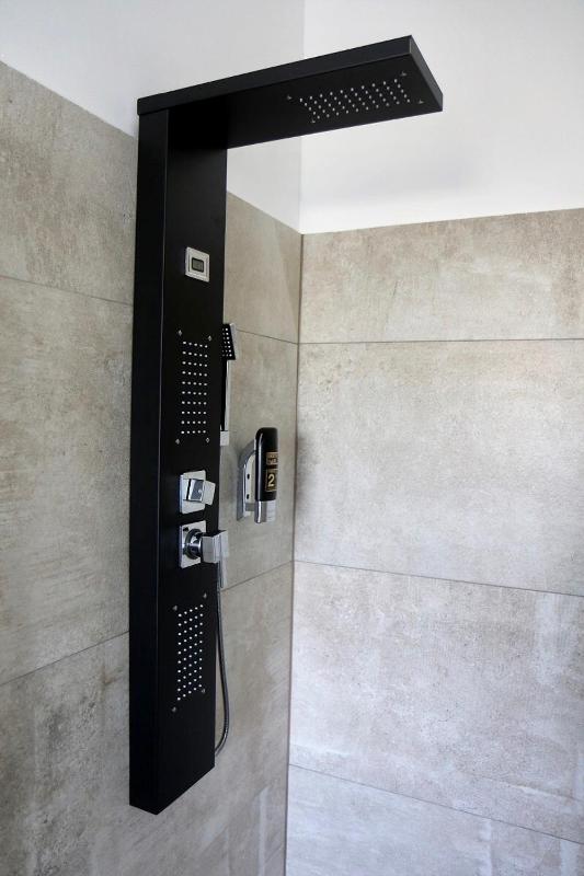Twin Room with Private Bathroom image 3