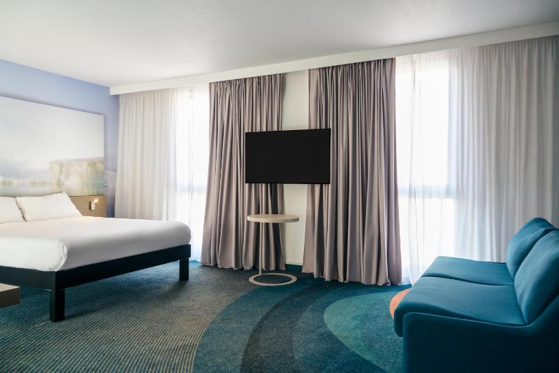Standard Family Suite with One Double Bed and Sofa image 4