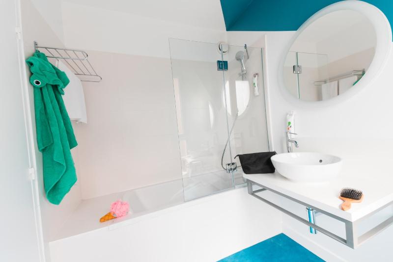 Standard Family Suite with One Double Bed and Sofa image 2
