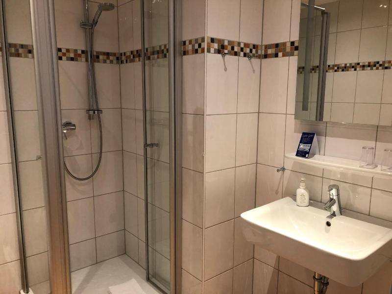 Small Single Room image 3