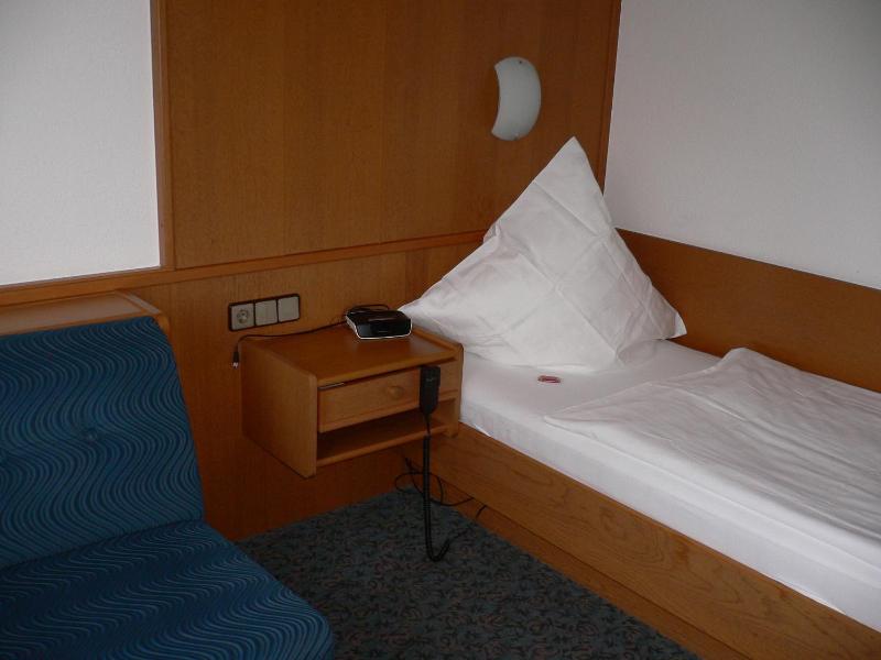Small Single Room image 2