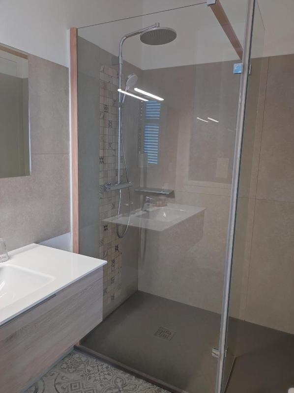 Deluxe Double or Twin Room image 1