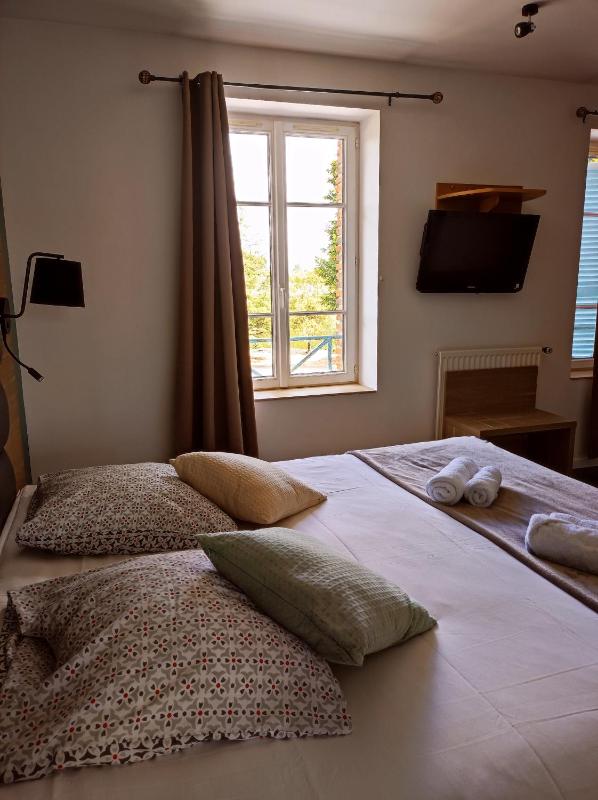 Double or Twin Room image 3