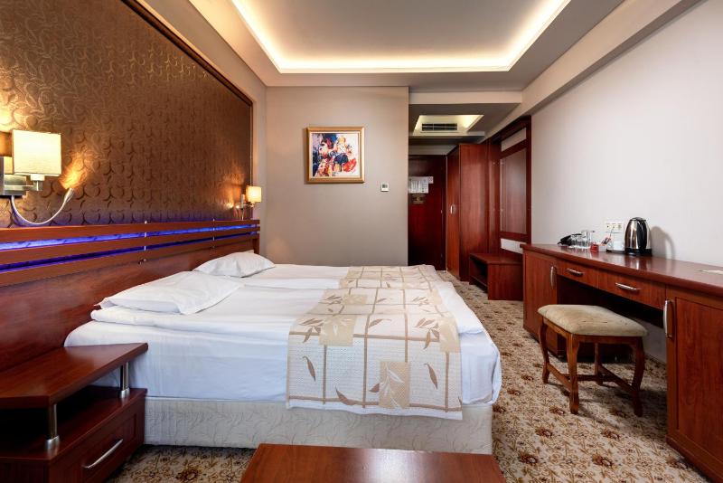 Double or Twin Room with Limited Access to the Spa image 1