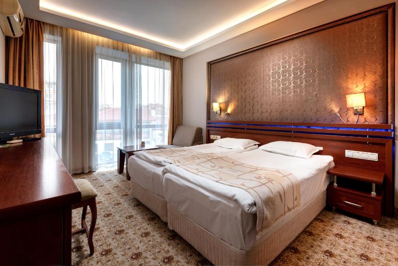Double or Twin Room with Limited Access to the Spa image 3
