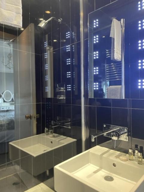 Double Room with Sea View image 1