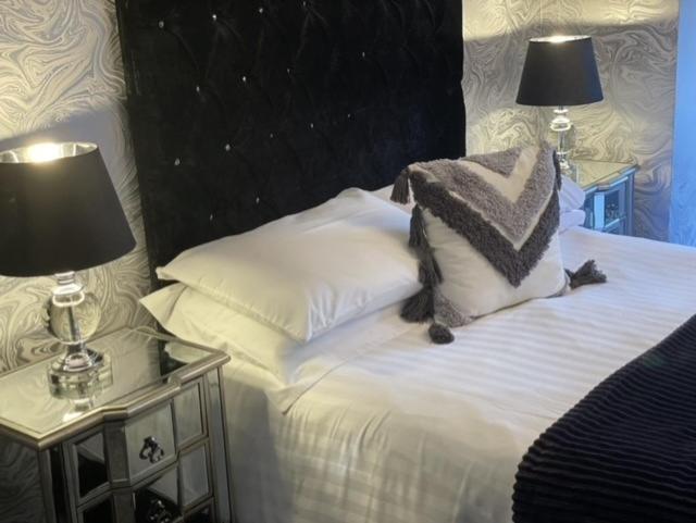 Double Room image 1