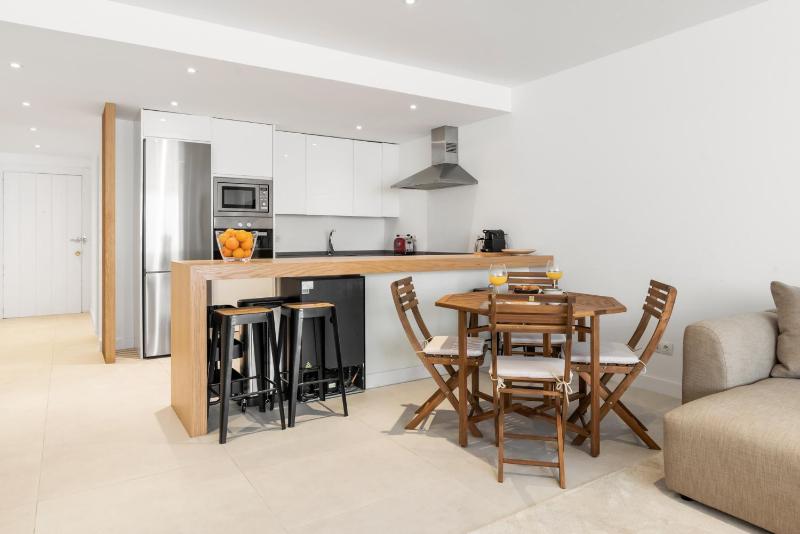 Large apartment in Playas del Duque - image 2