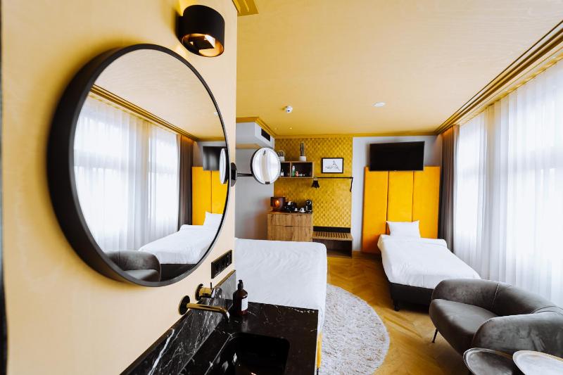Standard Triple Room image 4