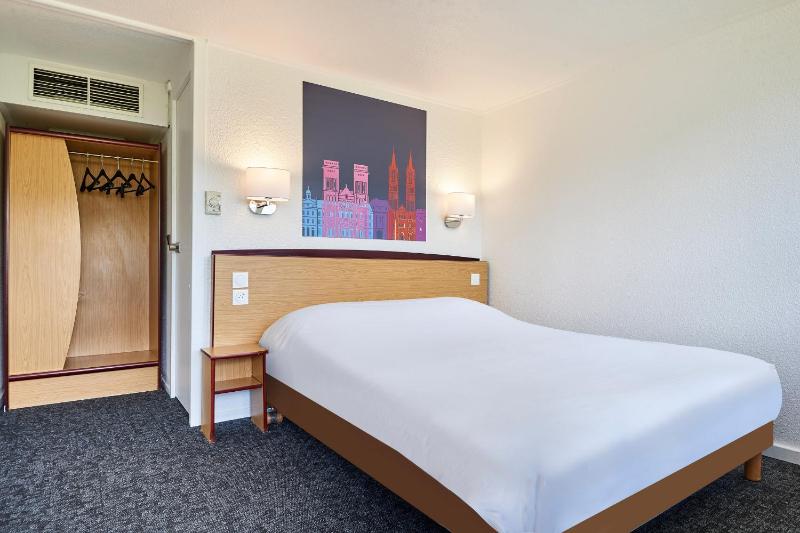 Double Room image 3