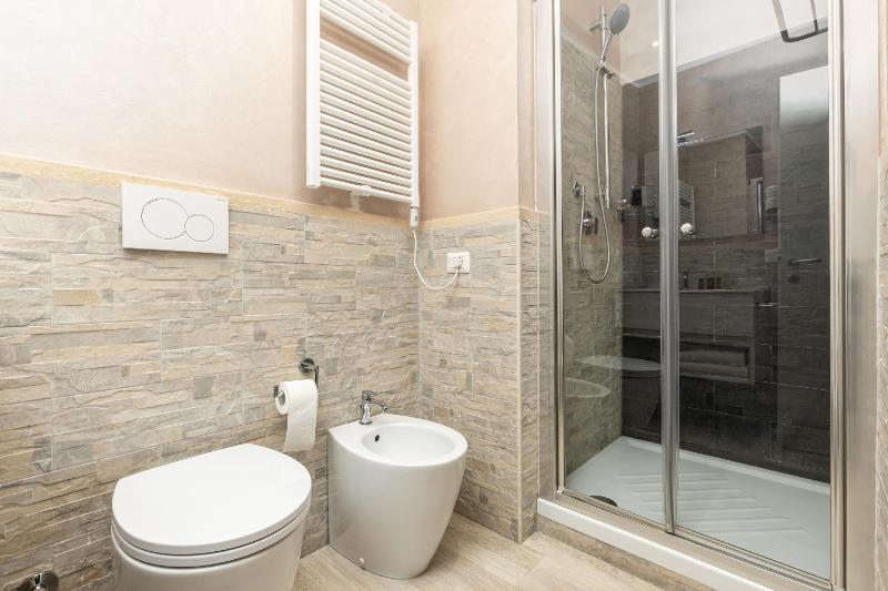 Standard Double Room- Via della Frezza image 4