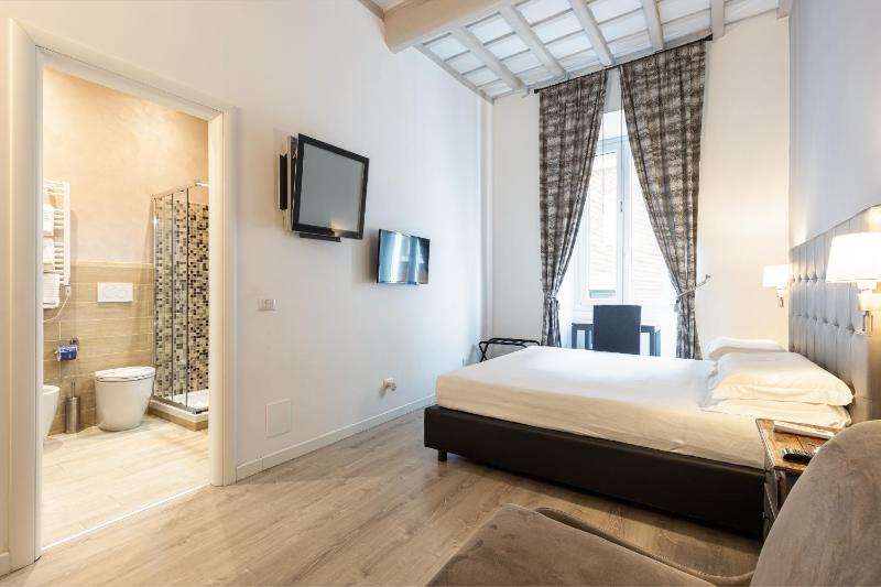 Superior Triple Room-​Via della Frezza image 4