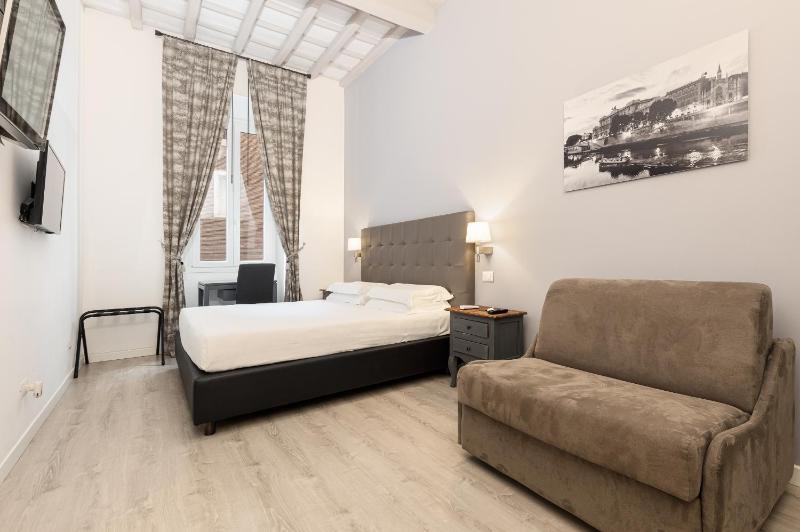 Superior Triple Room-​Via della Frezza image 3
