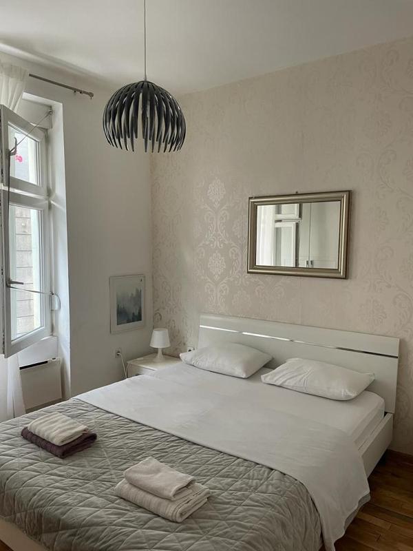 One-Bedroom Apartment image 2
