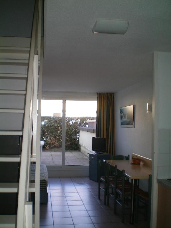 One-Bedroom Apartment (5 Adults) - Sea Side image 4