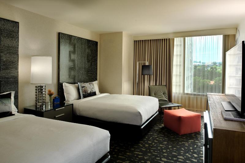 Essential Double Room with Two Double Beds and Beverly Hills View image 1