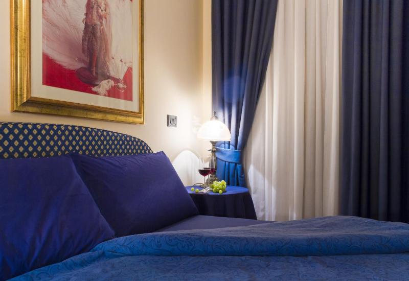 Junior Suite with Balcony image 1