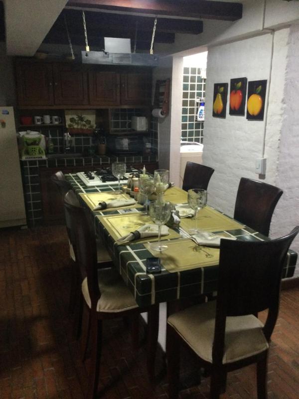 Beautiful Colonial House - image 9