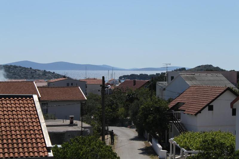 One-Bedroom Apartment with Terrace and Sea View image 3
