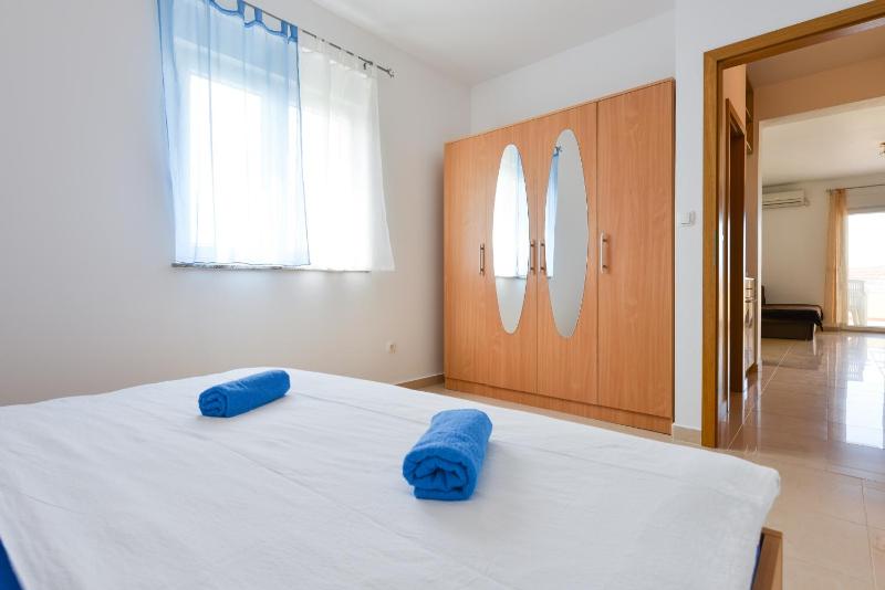 One-Bedroom Apartment with Terrace and Sea View image 4