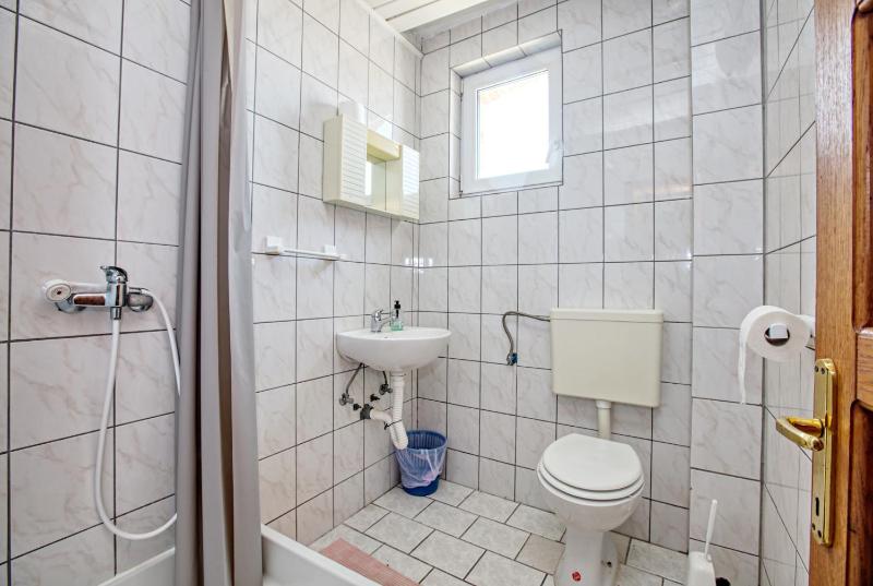 Double Room image 4