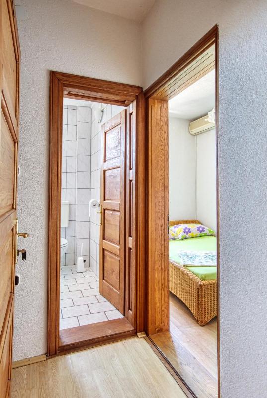 Double Room image 2