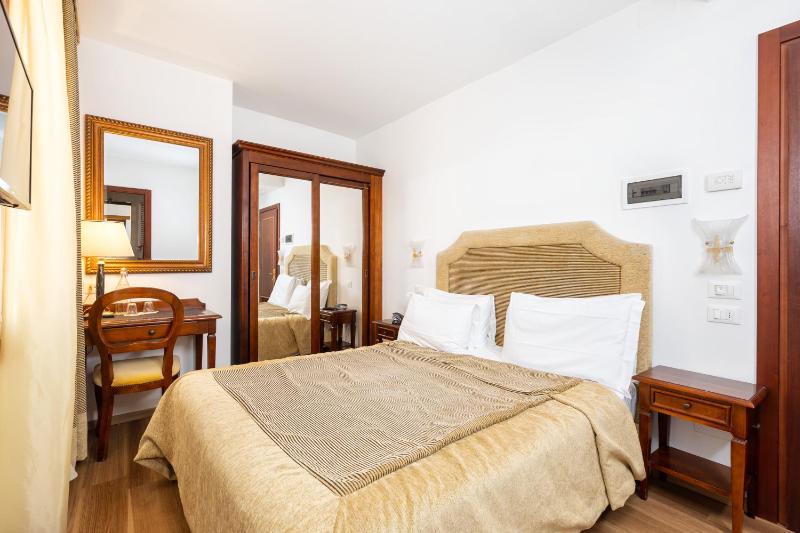 Classic Double or Twin Room image 1