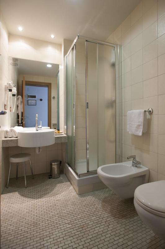Classic Double/ Twin Room image 4